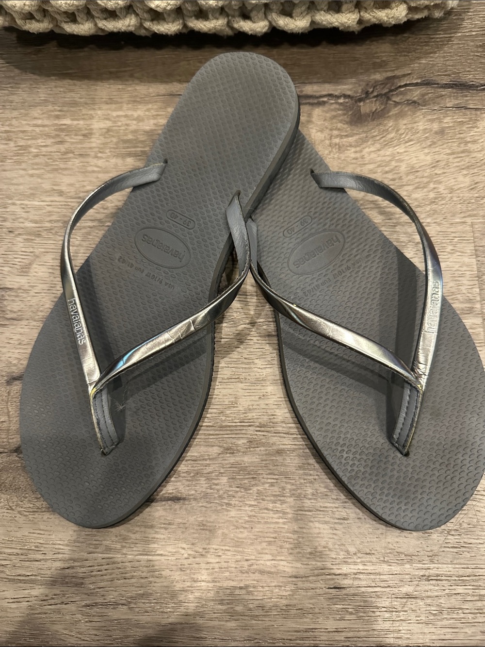 Havaianas Women’s Slim Flip Flops in Metallic Gray